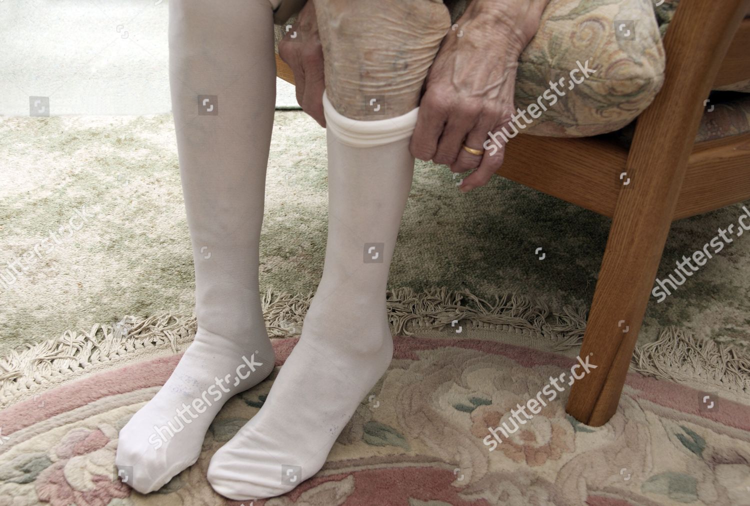compression socks for elderly edema 2